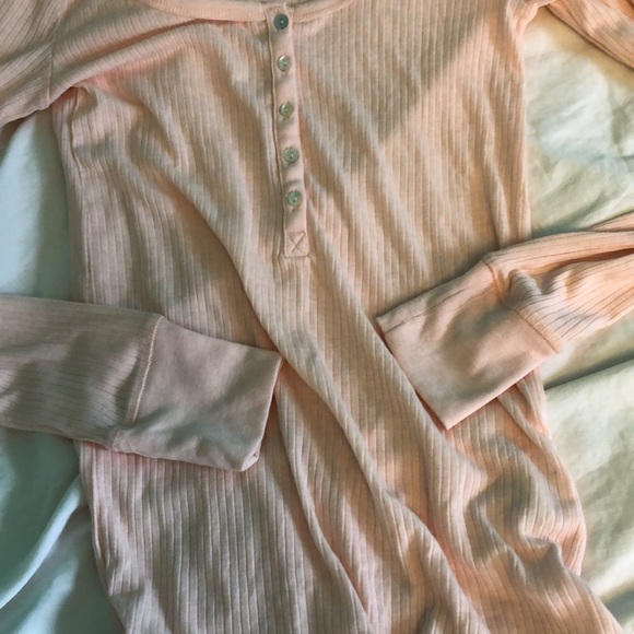 Light pink long sleeve top size small - Picture 3 of 3